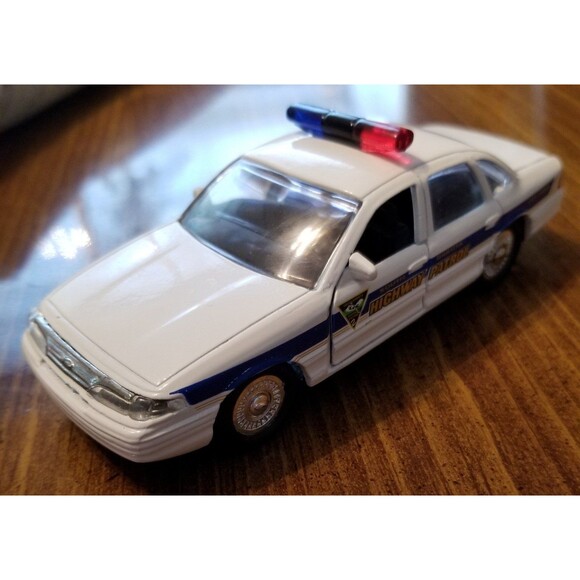South Dakota Highway Patrol Road Champs die cast police car 1:43 scale - Picture 6 of 8